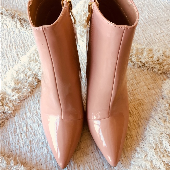 Showtime - Picture 3 of 5